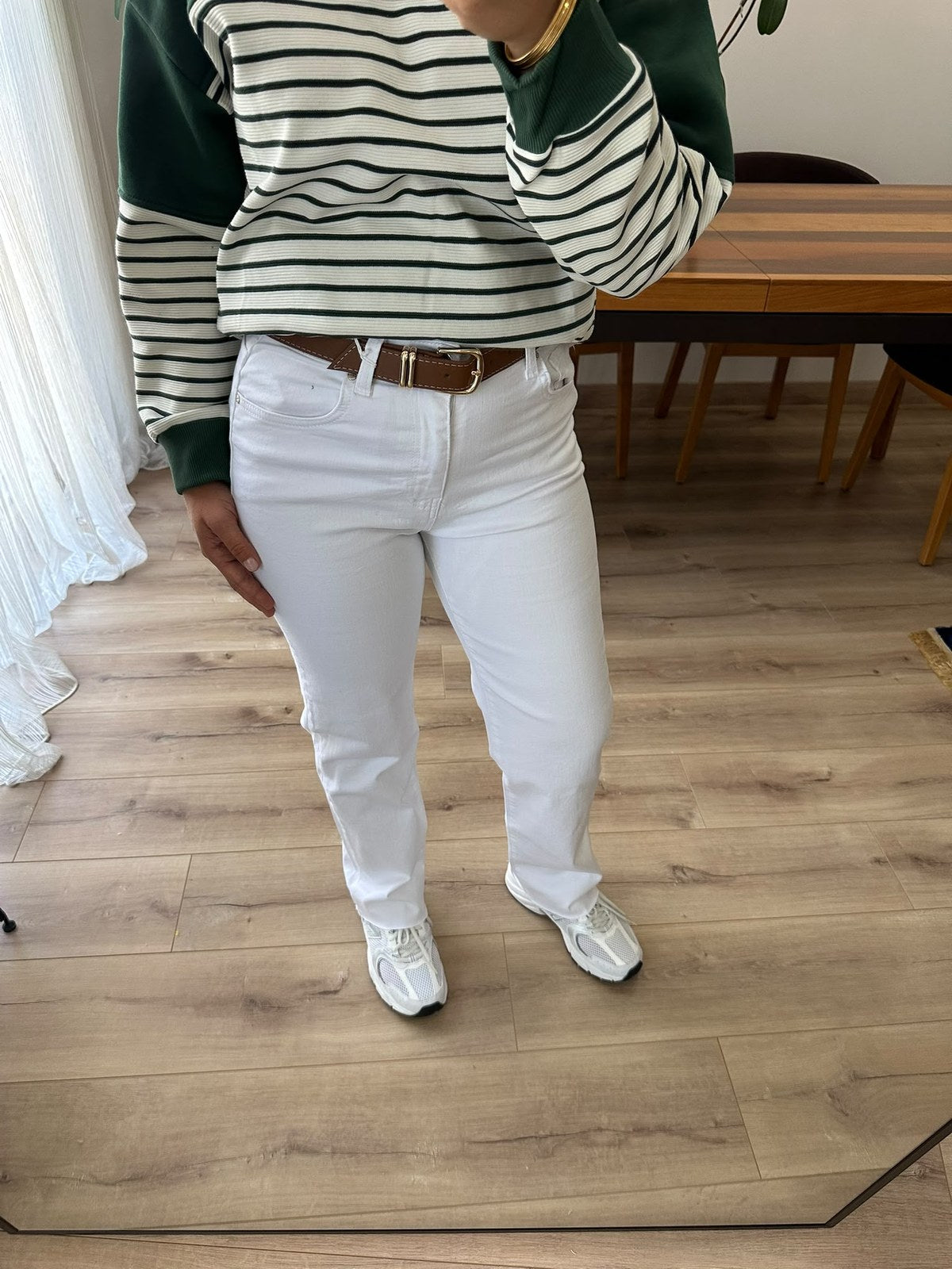 Beyaz Kemerli Straight Jean