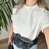 Beyaz Dantel Detaylı Tişört