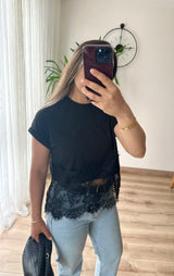 Siyah Dantel Detaylı Tişört